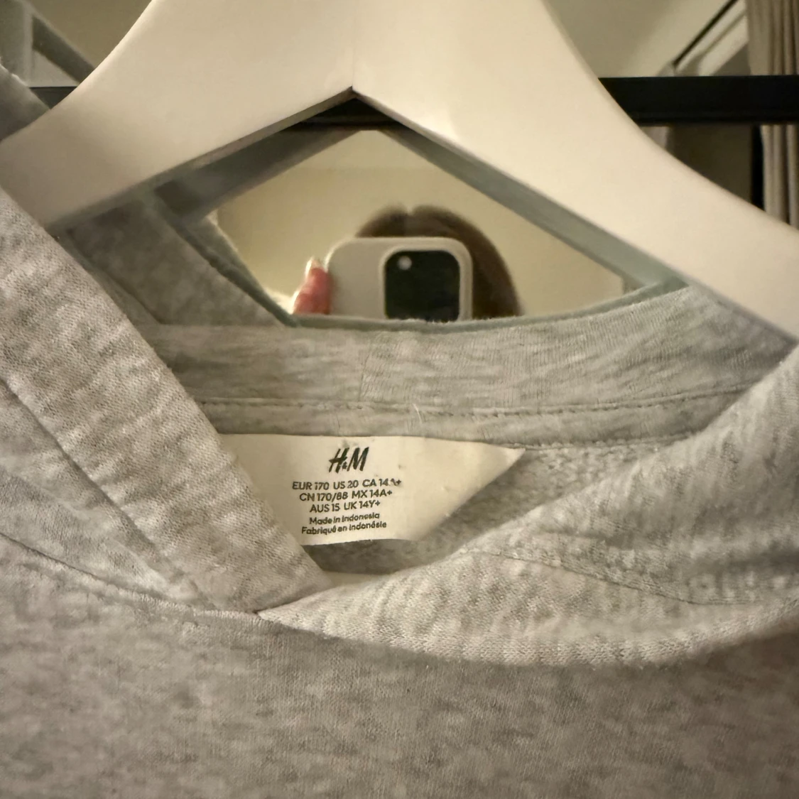 Grå hoodie från H&M med huva - 2