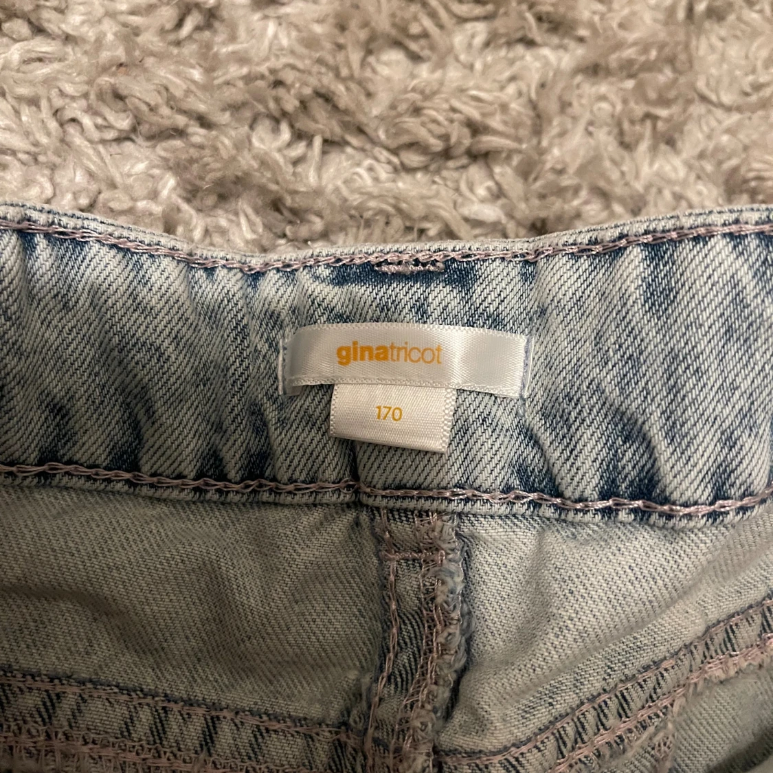 Kjol med rosa på fickorna  - 2