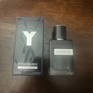 Yves Saint Laurent Y EdP 60ml - Yves Saint Laurent Y Eau de Parfum i 60ml flaska.   Drygt 60% kvar.
