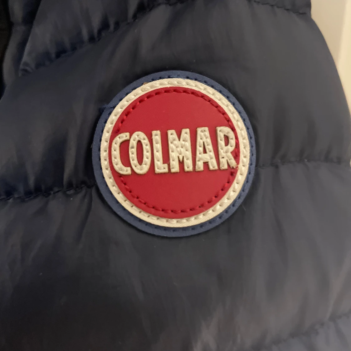 Mörkblå pufferjacka från Colmar - 2
