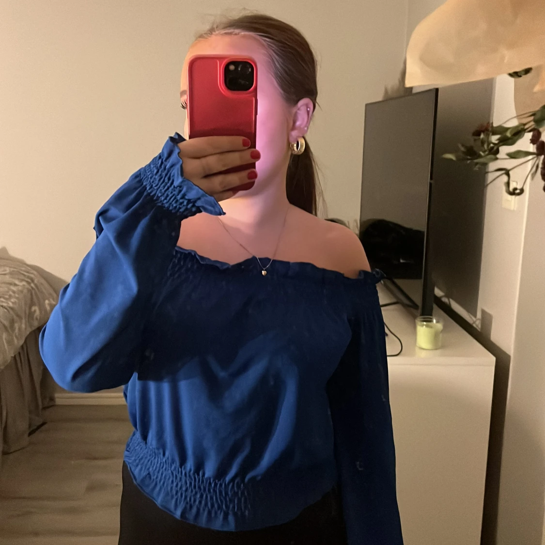 Blå offshoulder blus