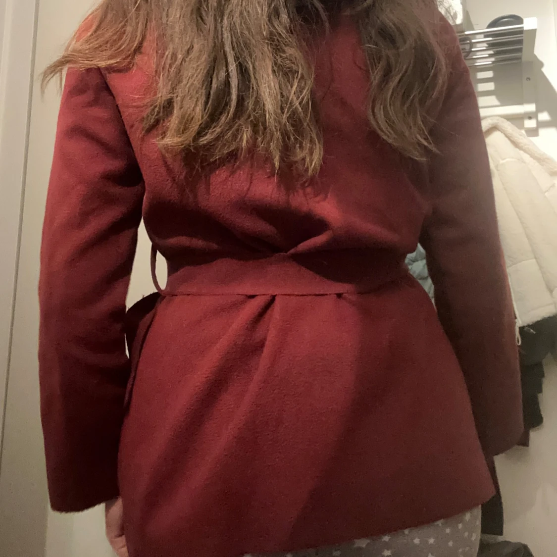 Vinröd omlott kappa med bälte - 2