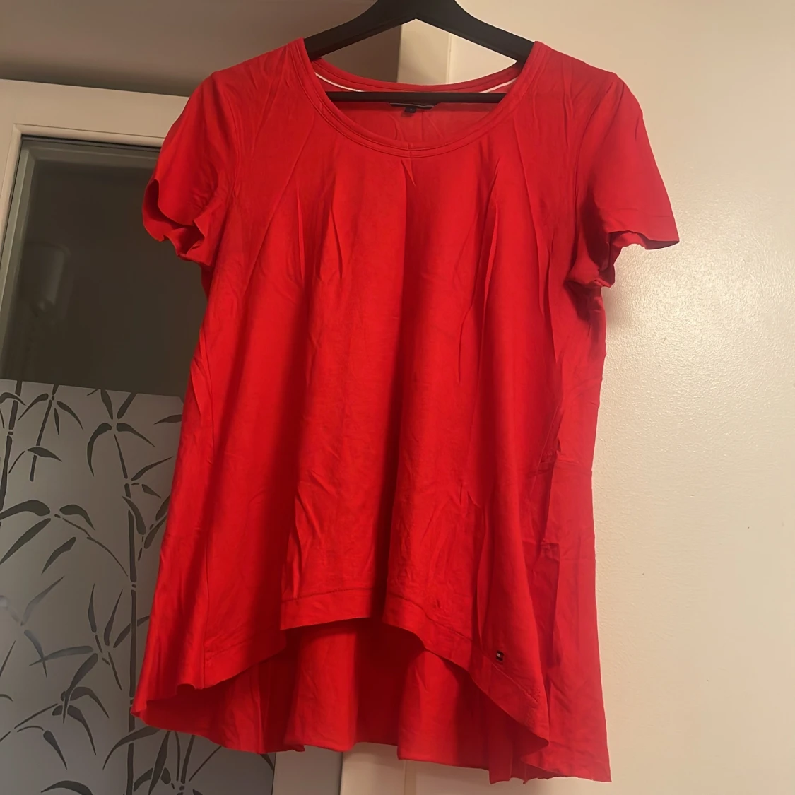 Röd tröja från Tommy Hilfiger