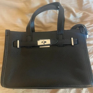 Elegant väska - Aldrig använd!!! Helt ny