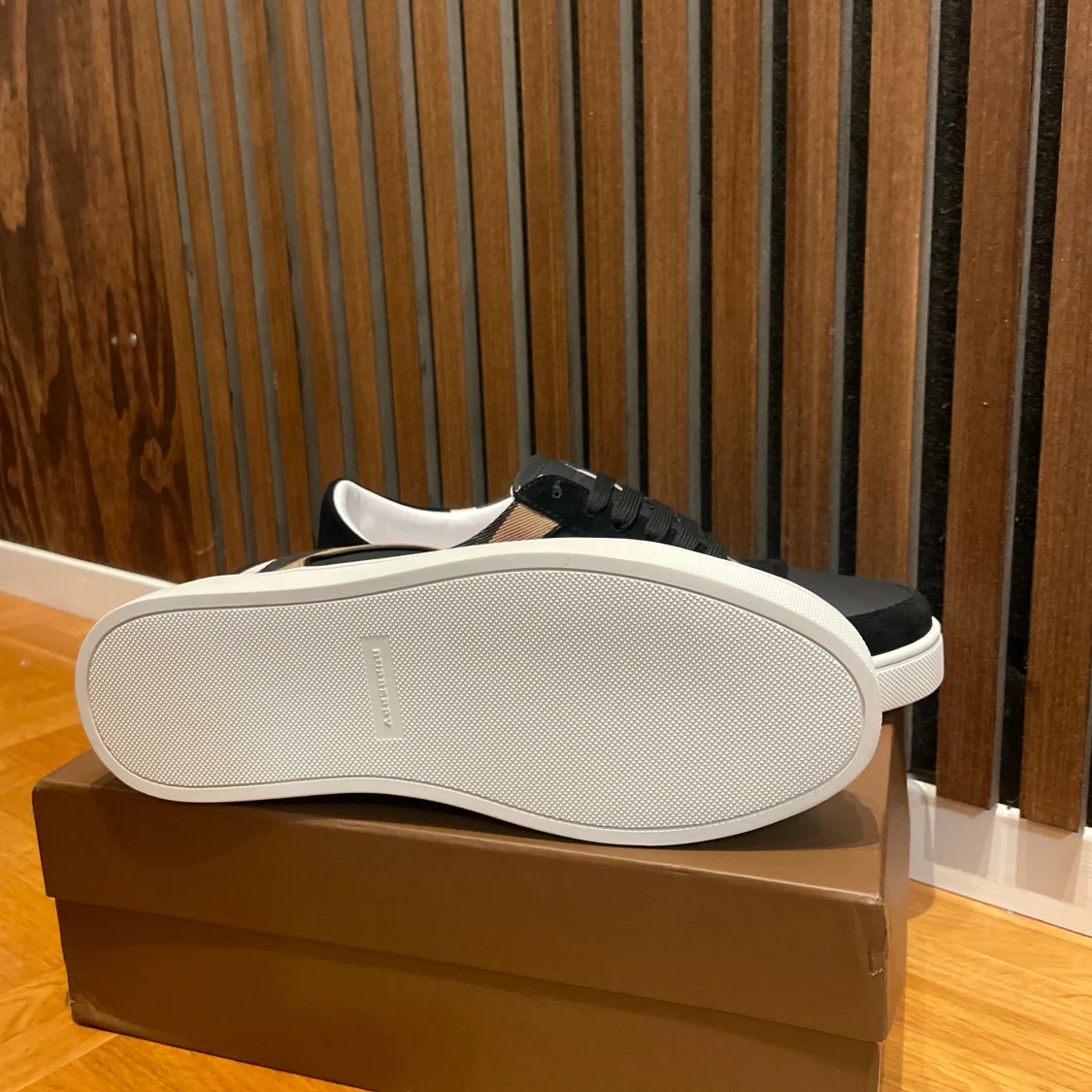 Burberry sneakers med rutigt mönster - 3