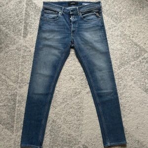 Replay jeans - | Snygga blå jeans från Replay |  skicka 10/10 | inga tecken på användning | nypris 1399kr och mitt pris 549 | hör gärna av er om ni funderar över något!!!!