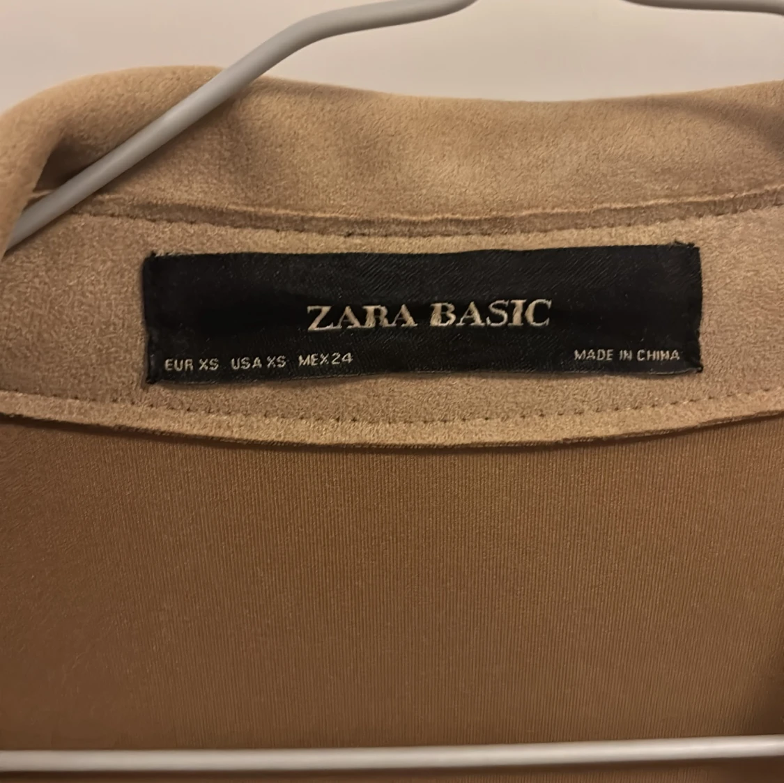 Beige trenchcoat från Zara Basic XS i mocka - 2
