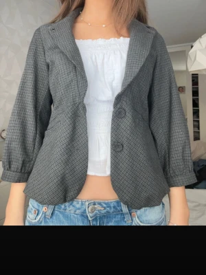 Grå rutig jacka med trekvartsärm - Superfin jacka i mybra kvalité 