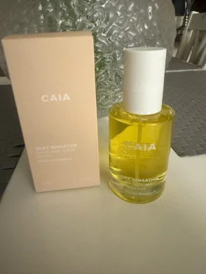 CAIA Silky Sensation Body Serum - Silky Sensation Dry Oil Body Serum från CAIA , fick den i min julkalender helt ny . 