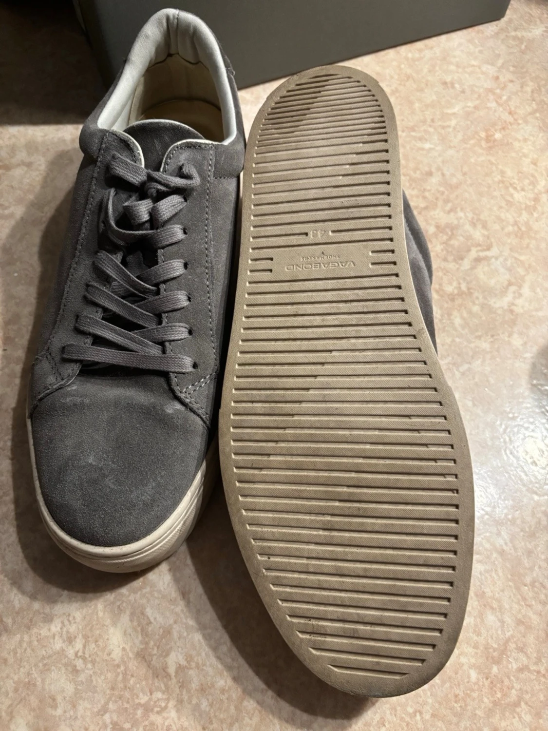 Gråa Vagabond sneakers i mocka - 2