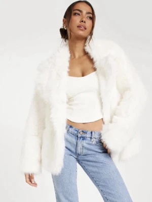 Pälsjacka Nelly  - Pälsjacka från Nelly , då den inte kommer till användning men inga defekter alls som Ny, den är i s -m alltså passar båda storlekarna jag är en S och den passar mig men skulle säga att den även skulle passa en M