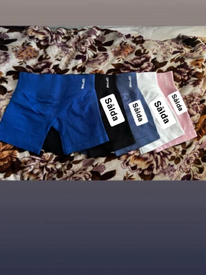 5 olika DFYNE shorts (Tryck ej på köp nu!) LÄS BESKRIVNING  - Fick dessa i present, de har använts en del men är i fint skick fortfarande. Har slutat gymma därav säljer jag alla. 399kr/st. Vid bundle köp erbjuds lägre pris. Hör av er vid frågor och funderingar!💕🤗