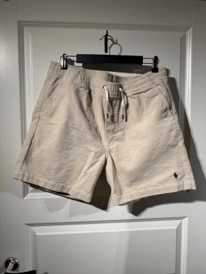 Ralph Lauren shorts - Snygga Ralph Lauren shorts. Mycket fint skick på dem. Frågor? Det är bara att skriva✍️Allt gott, mvh Noah