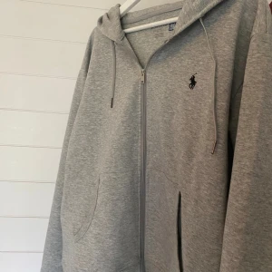 Polo Ralph lauren zip hoodie grå - Helt ny, storlek Medium. 