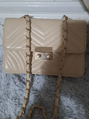 Handväska  - Snyggt handväska 