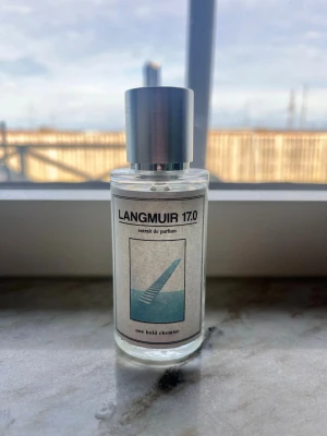 Langmuir 17.0 Oneboldchemist - Langmuir 17.0 är inspirerad av louis vuitton imagination, den doftar som citrus och är en väldigt fräsch doft. Har endast test sprayat några gånger så den är typ 99% full. 