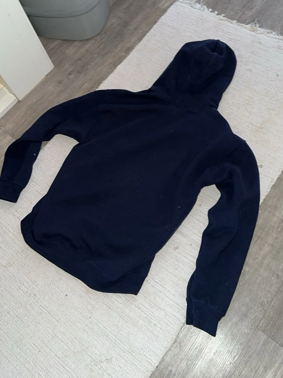 Mörkblå hoodie med stjärntryck - 2