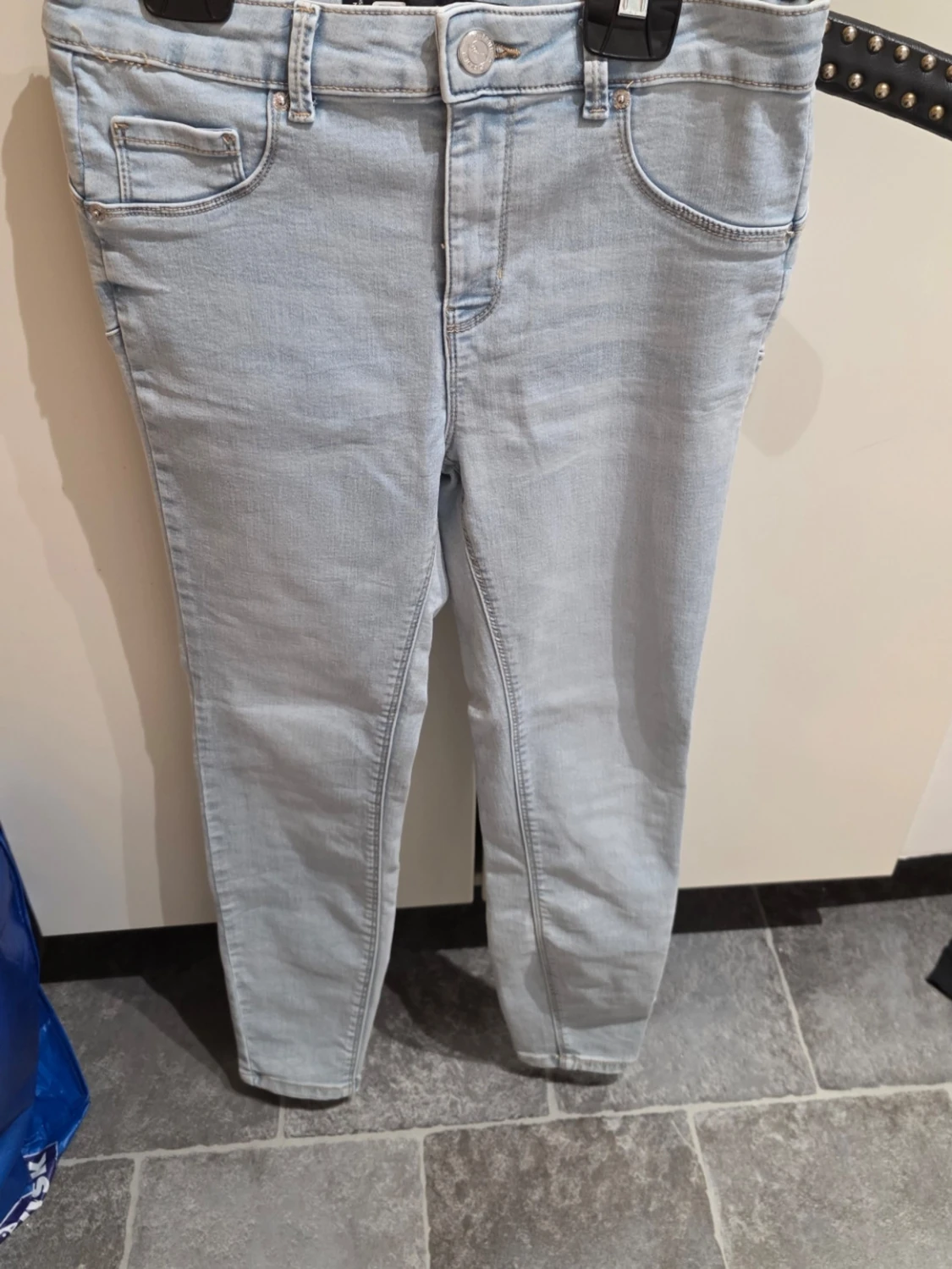 Ljusblå skinny push up jeans FB Sister