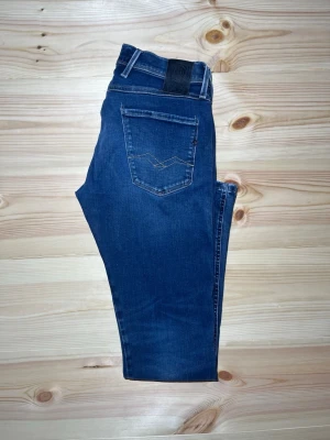 Replay ”Anbass” jeans - Modell: Anbass | Skick: 9/10 | Storlek: W30 L32 | Öppen för prisförslag | Skriv vid fråga!  