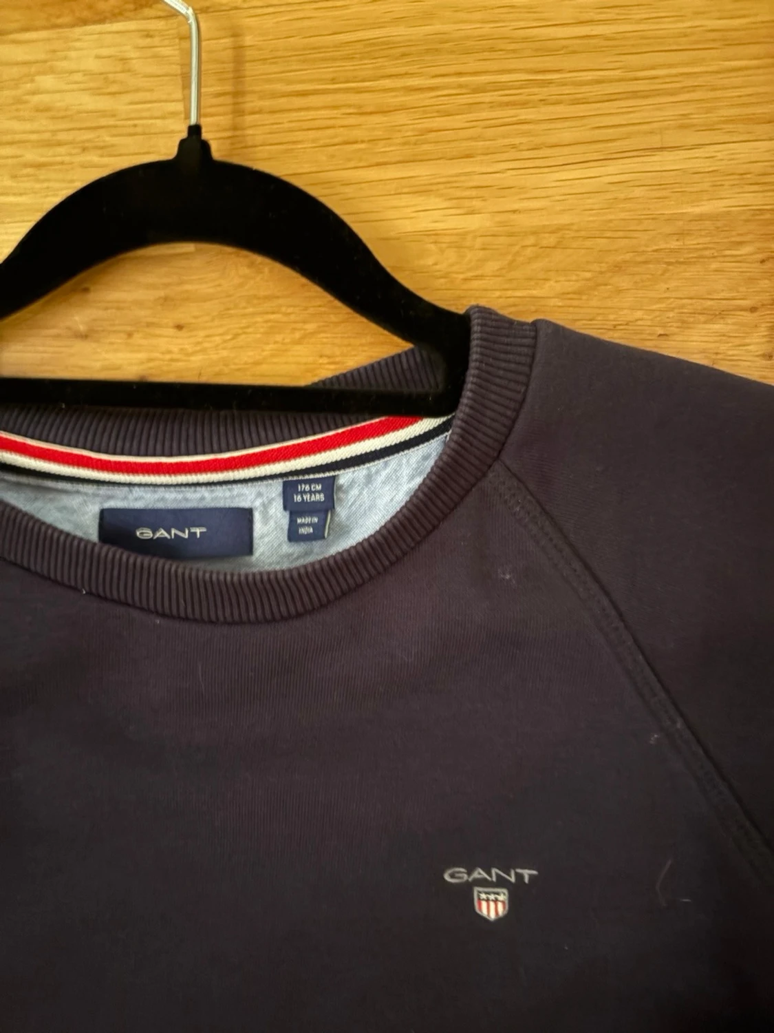 Mörkblå sweatshirt från GANT - 1