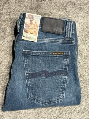 Blåa Nudie Jeans||Brand New|| - Helt Nya Nudie Jeans||Skick 10/10||Storlek W28/L32||Modell High Kai||Skriv vid minsta intresse||