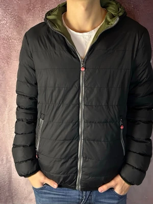 Colmar jacka  - Mycket fint skick | Size S (modellen är 188 cm 75 kg) | fraktar spårbart inom 24 timmar | för att köpa klicka ”köp nu” | vid frågor eller funderingar skriv en meddelande | följare får bättre rabatter🙌