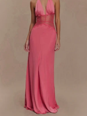 Klänning från Meshki - Säljer den supertrendiga rosa långklänningen från meshki då jag redan har en klänning till balen, helt ny med både prislapp och orginalförpackning kvar, i storlek xs.