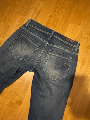 Dondup George  - Dondup George jeans – strl 30 Stilrena jeans i premium denim 👖🔥 Skön passform och hög kvalitet. Passar perfekt till både vardag och fest 😎✨