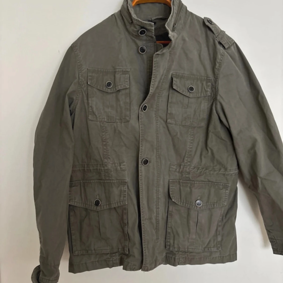 Grön vindjacka med fickor - 1