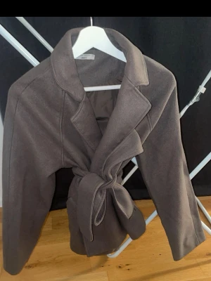 Kappa från gina tricot  - Jättefin kappa from Gina tricot som knappt är använd.