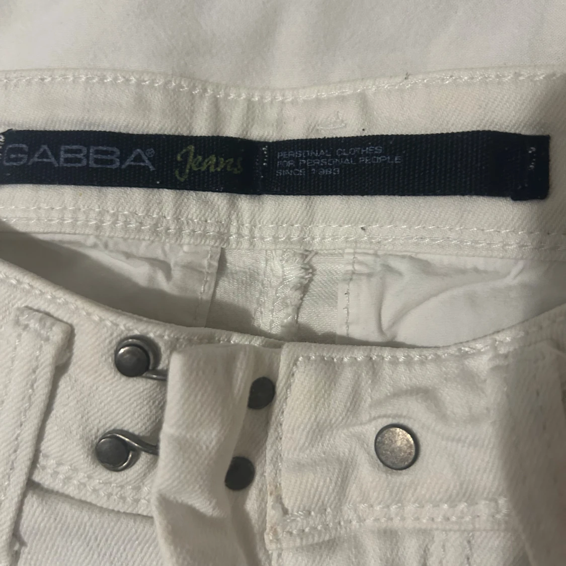 Vita jeans från Gabba med dragkedjor - 3