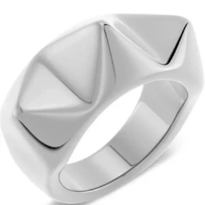  Silverring från Edblad  - Silver ring från Edblad. Kostar 400kr men säljer för 150kr då jag inte använder silver. Ringen är använd men i bra skick. Skriv för fler bilder💕skickar ringen i original box. Kan diskutera pris 