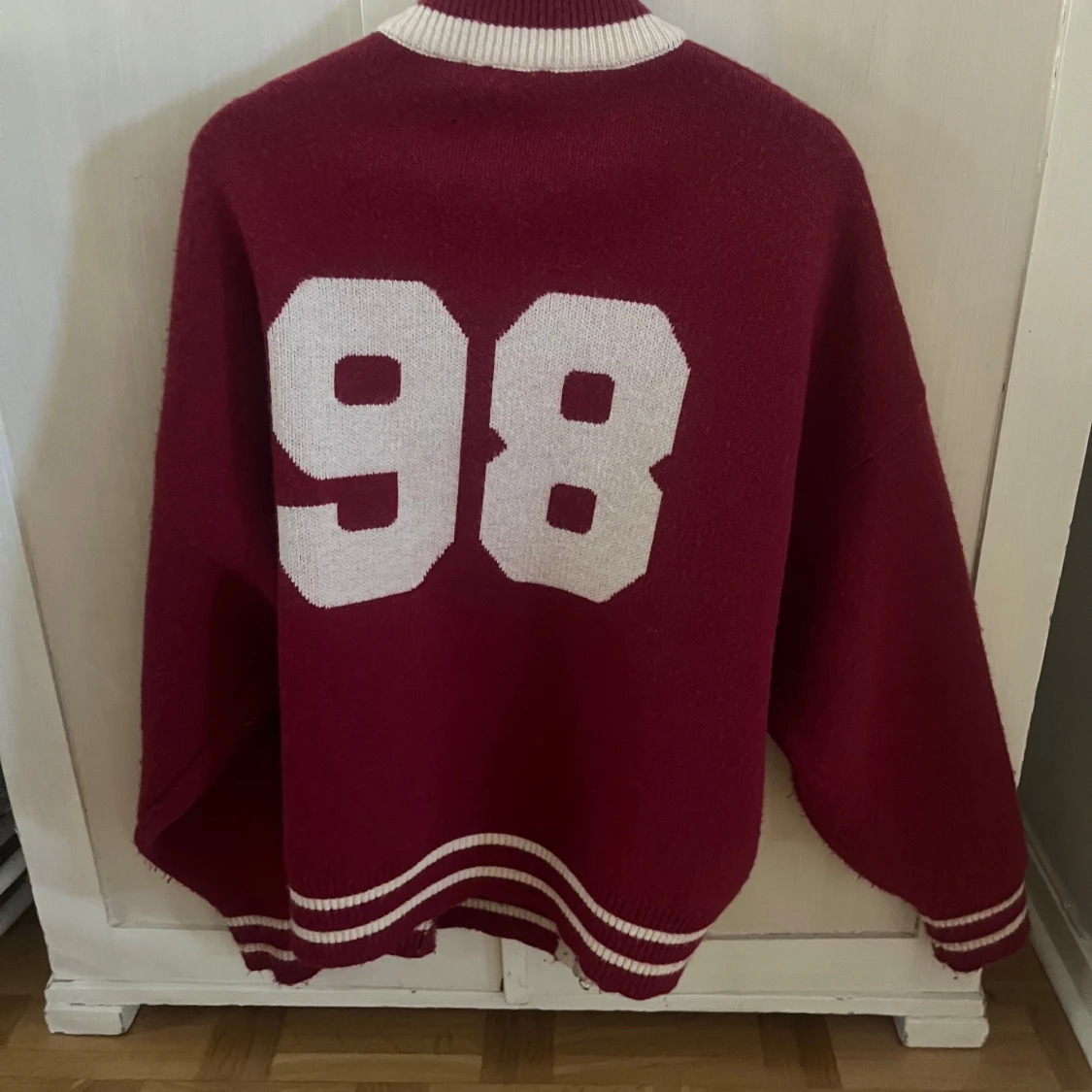 Najs röd cardigan jacka  - 2