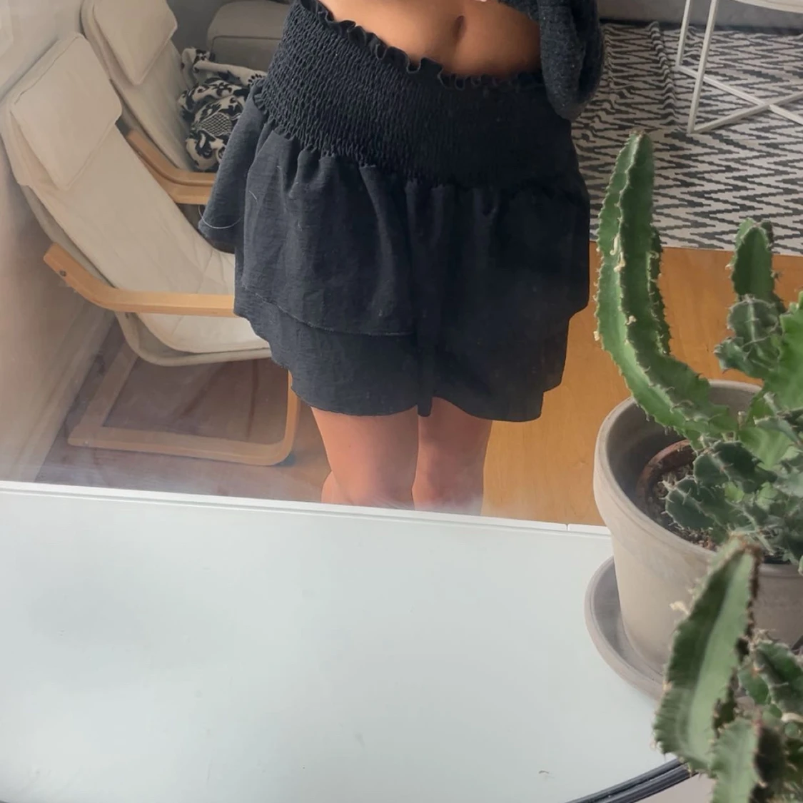 Svart volangkjol - 1