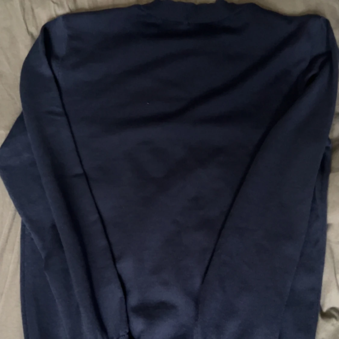 Mörkblå stickad sweatshirt - 1