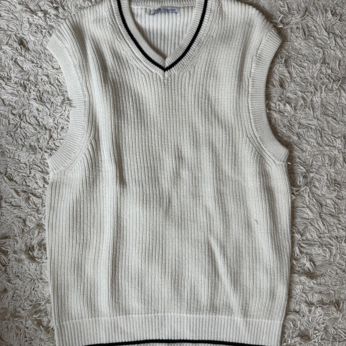 Vit stickad väst från Zara