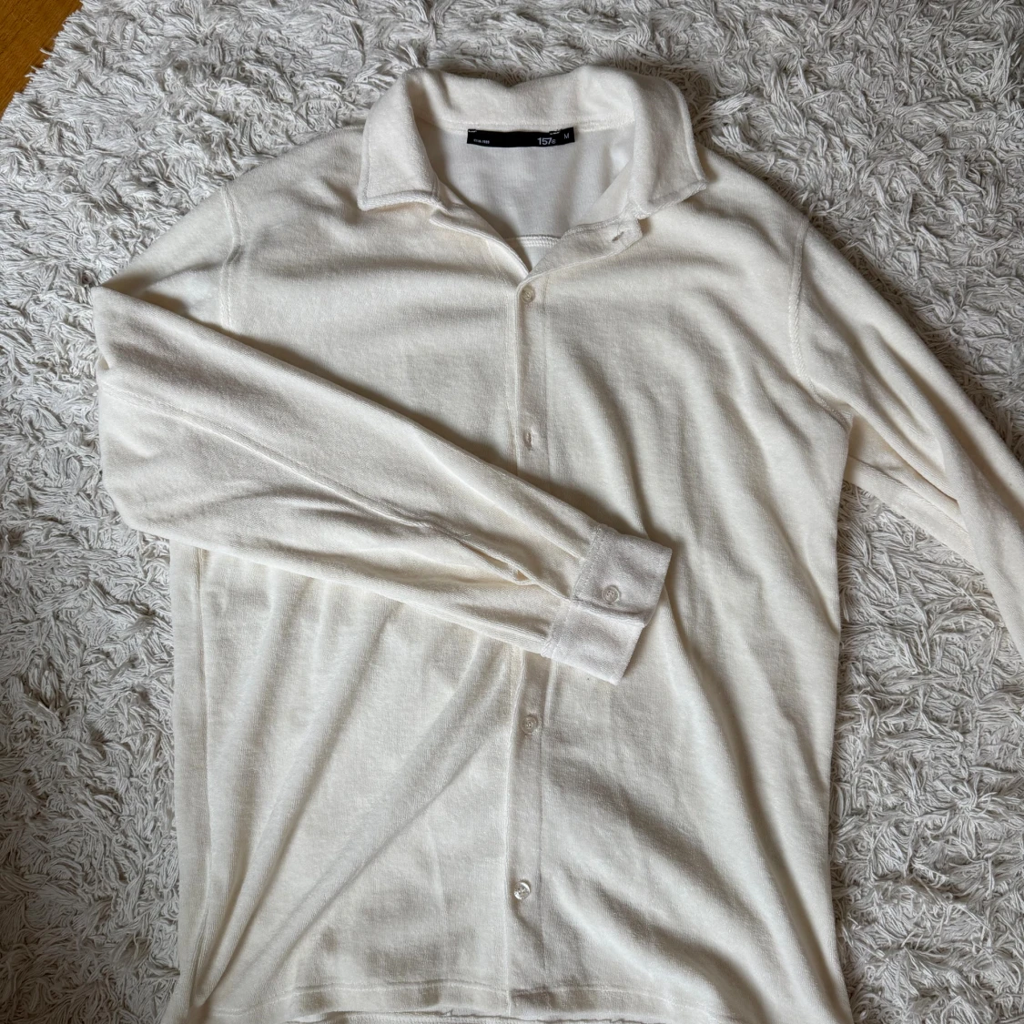 Vit långärmad skjorta i frotté