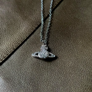 Saturn Silver Pendant Necklace - Cirka 40 cm