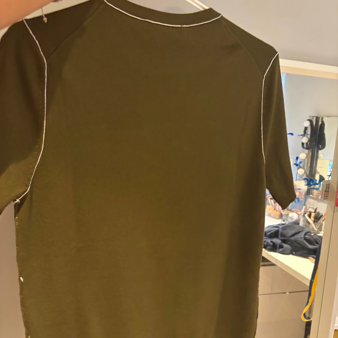 Olivgrön t-shirt från Zara, L - 1