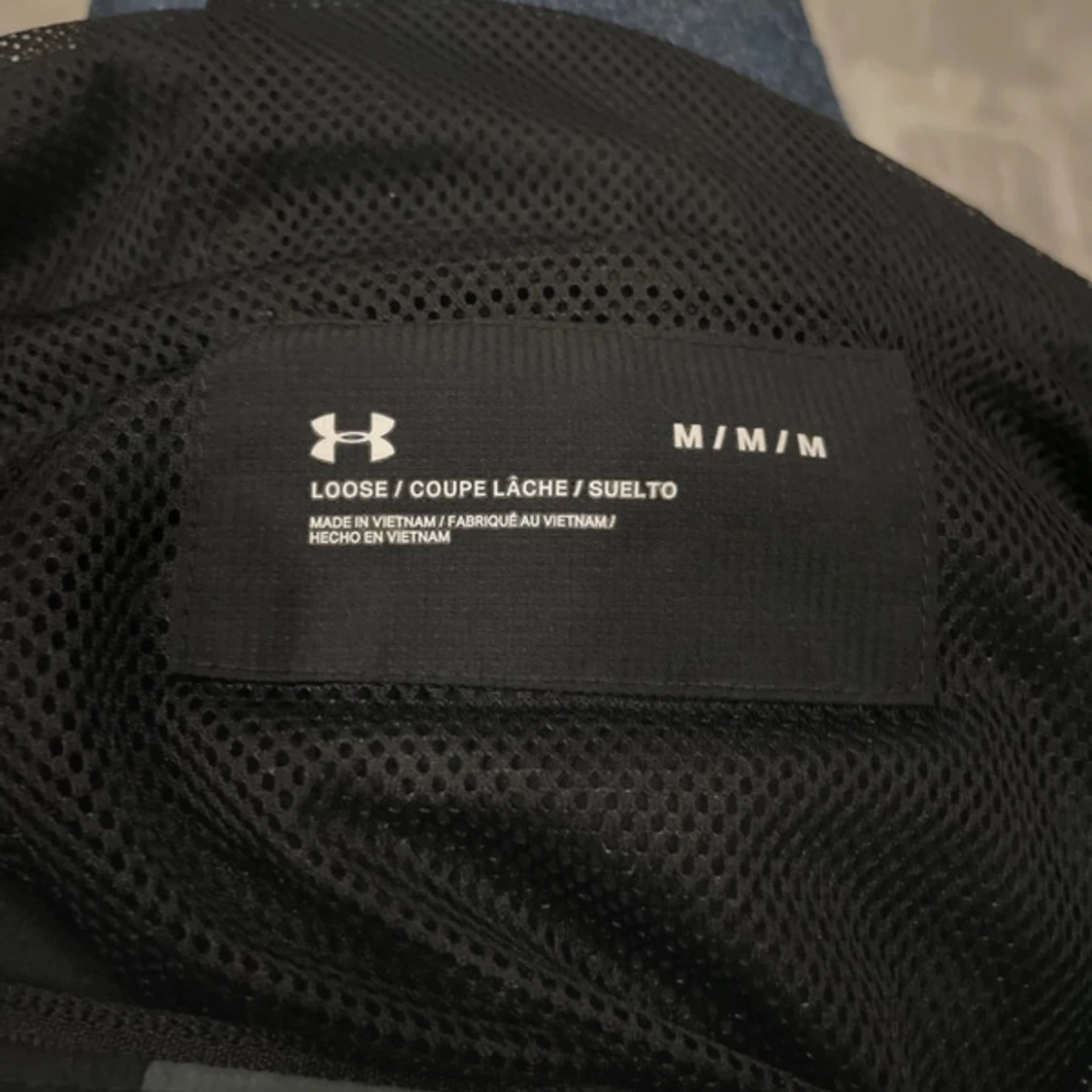 Svart vindjacka från Under Armour M - 3
