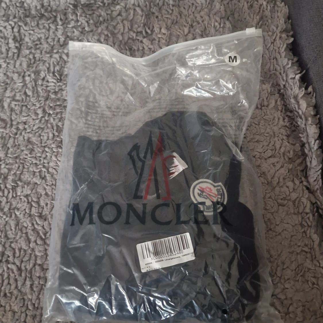 Svart Moncler t-shirt med logga