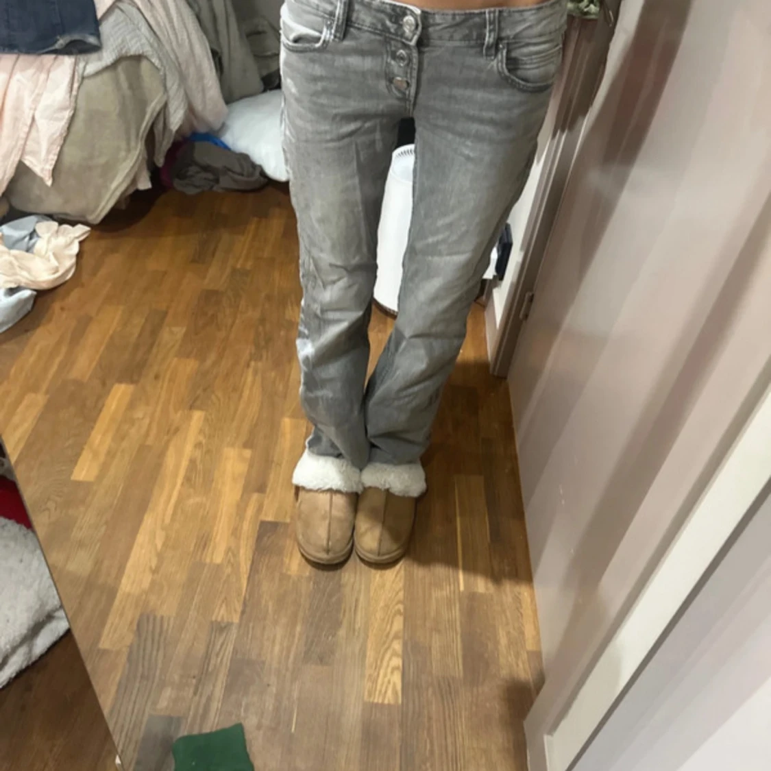 Grå lågmidjade jeans med raka ben - 1