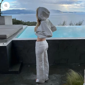 Alobha Label Linnebyxor - Säljer mina classy linen pants från alohba label i M! Köpta nya på plick men var för stora för mig 
