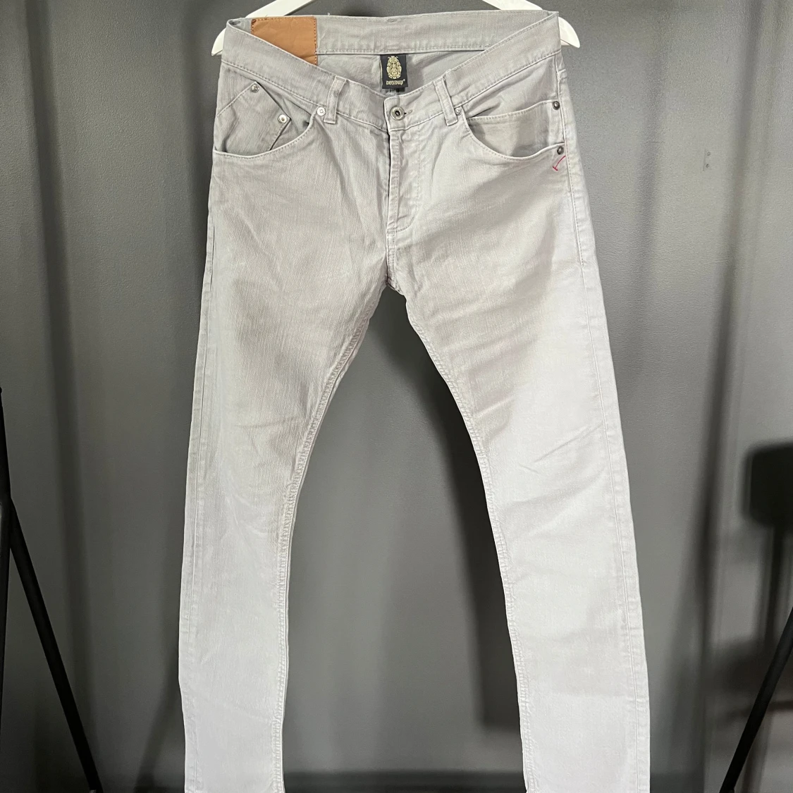 Grå jeans från Dondup, storlek 32
