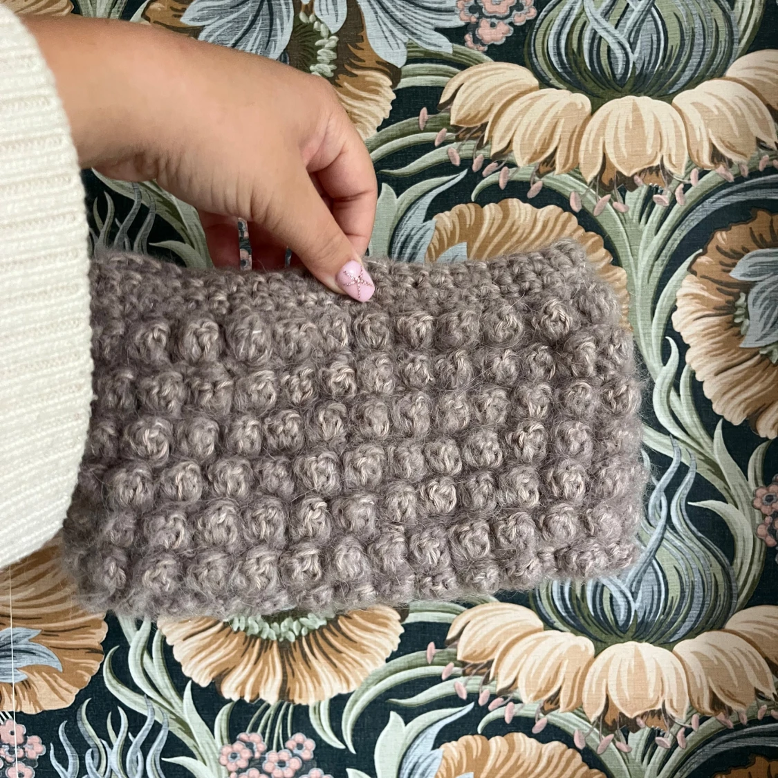 Beige stickad kuvertväska - 4