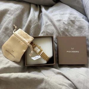 Mockberg Klocka - Säljer en helt ny och oanvänd Mockberg klocka i guld.