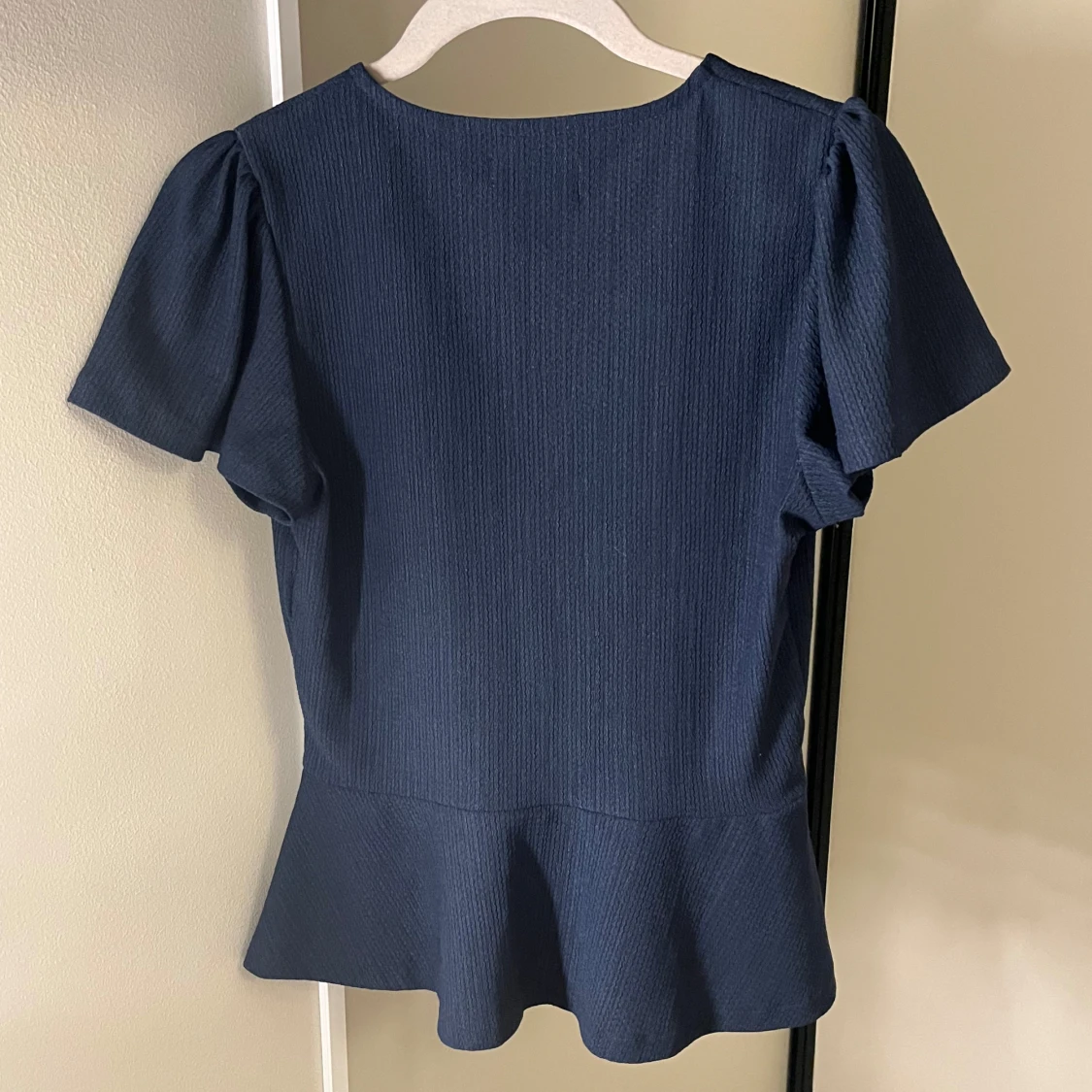 Mörkblå omlottopp - 1