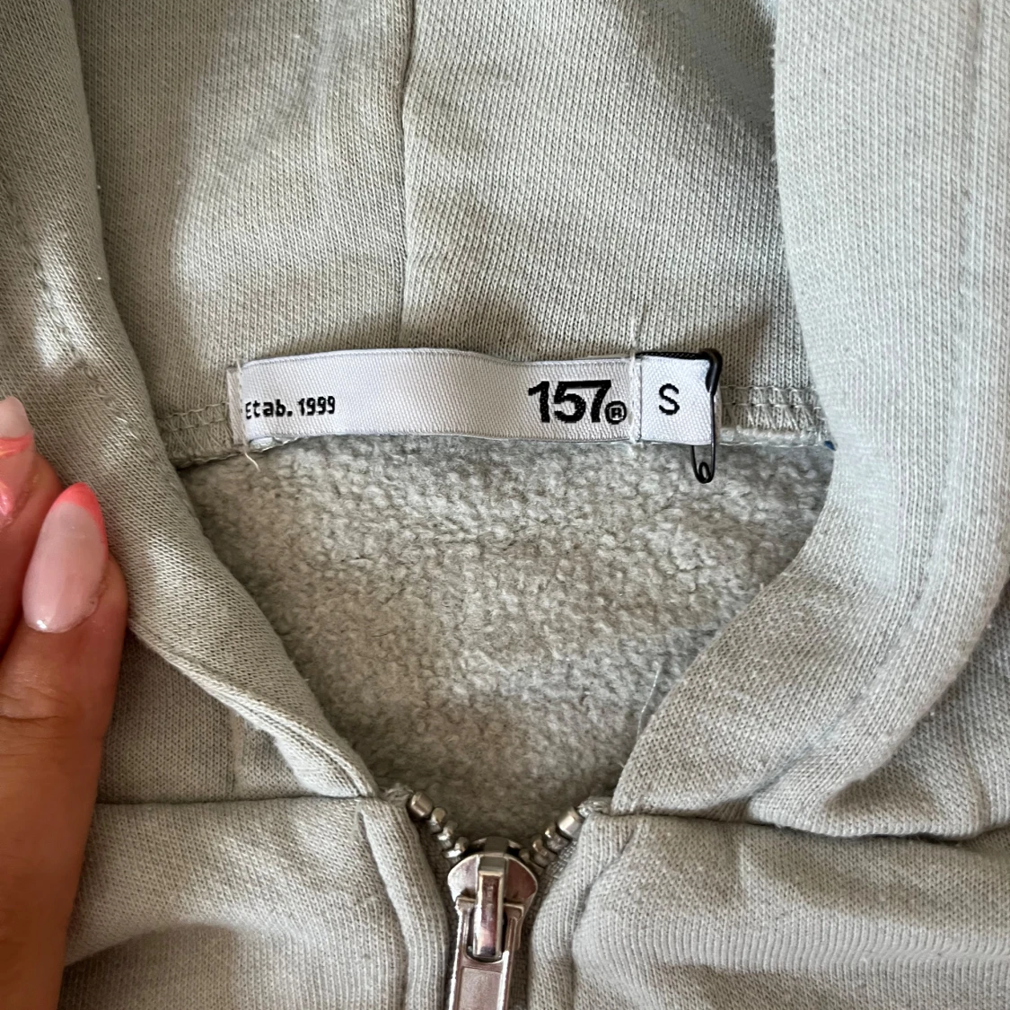 Ljusgrå hoodie  - 2