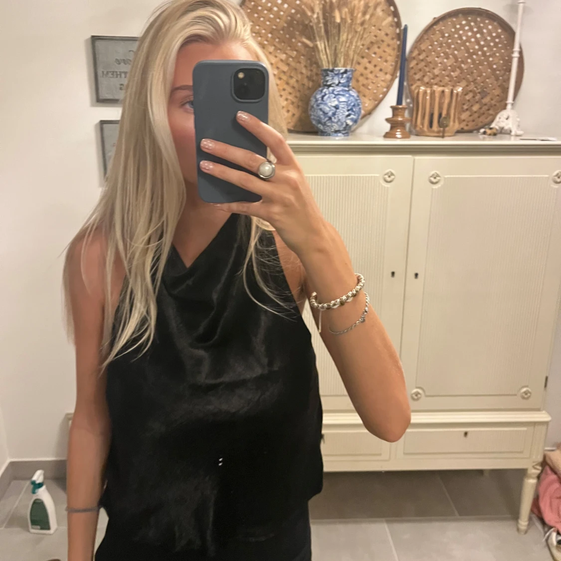 Svart omlott halterneck topp