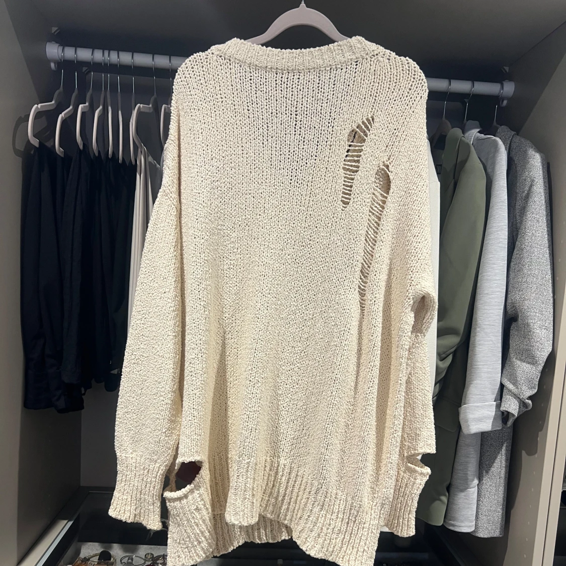 Oversized offwhite stickad tröja - 1